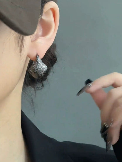 Retro Gun Black Irregular Ear Clip