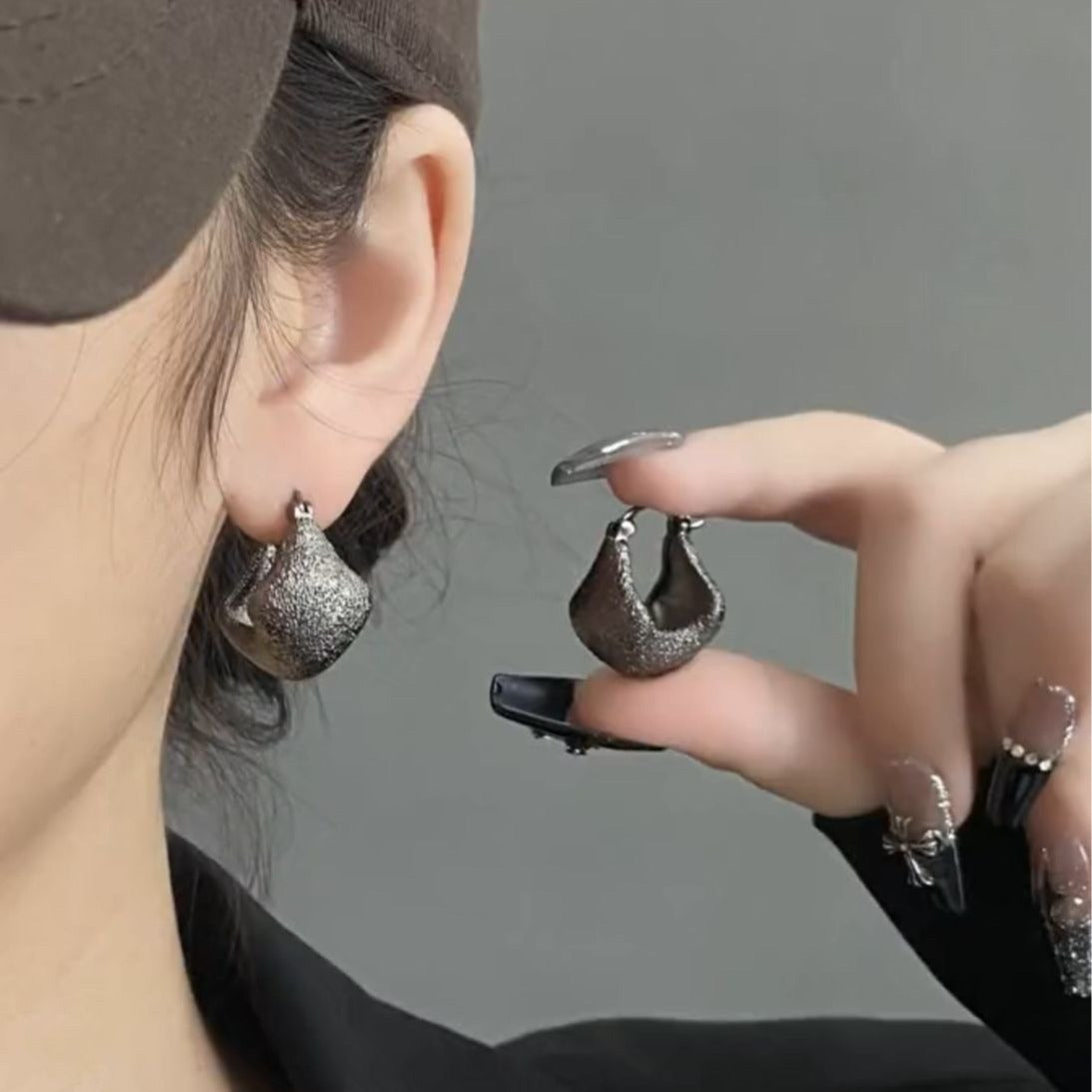 Retro Gun Black Irregular Ear Clip