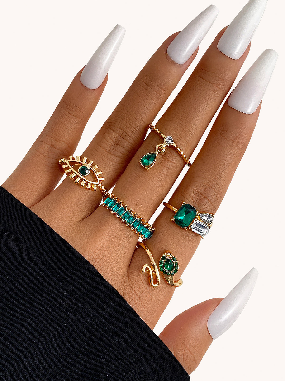 Emerald Diamond-studded Ring Suit Women