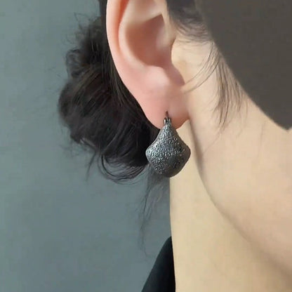 Retro Gun Black Irregular Ear Clip