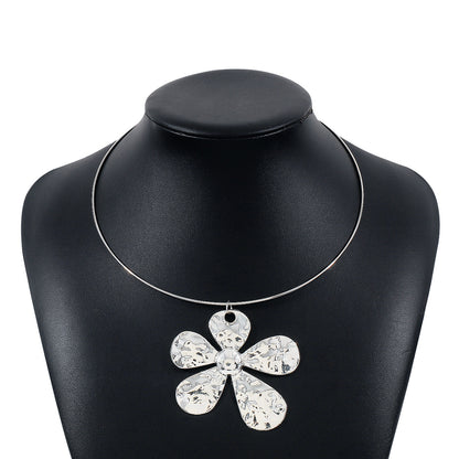 N11533 Personality Geometry Flower Necklace