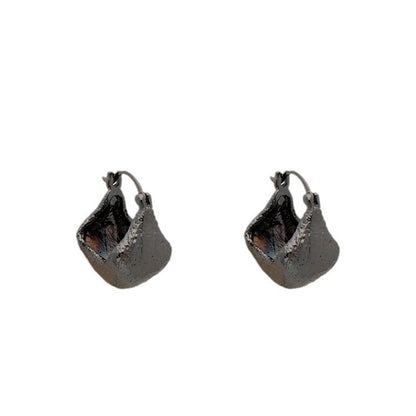 Retro Gun Black Irregular Ear Clip