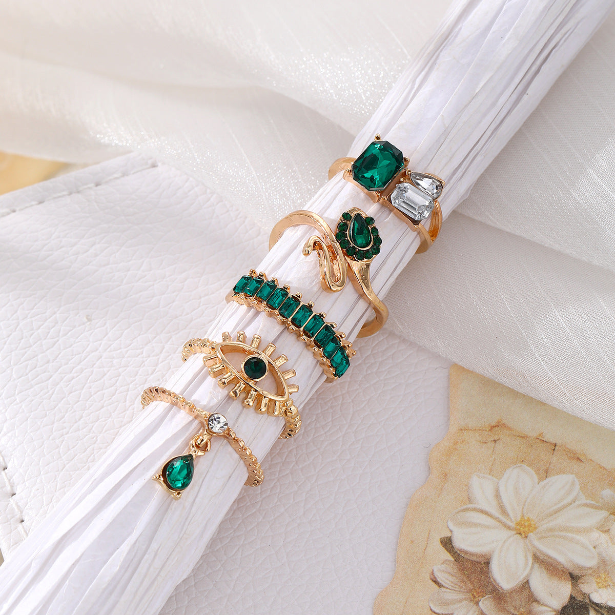 Emerald Diamond-studded Ring Suit Women
